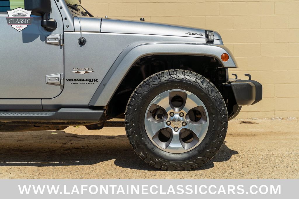 Used 2018 Jeep Wrangler Unlimited Sahara w/ Dual Top Group AWD/4WD image 17
