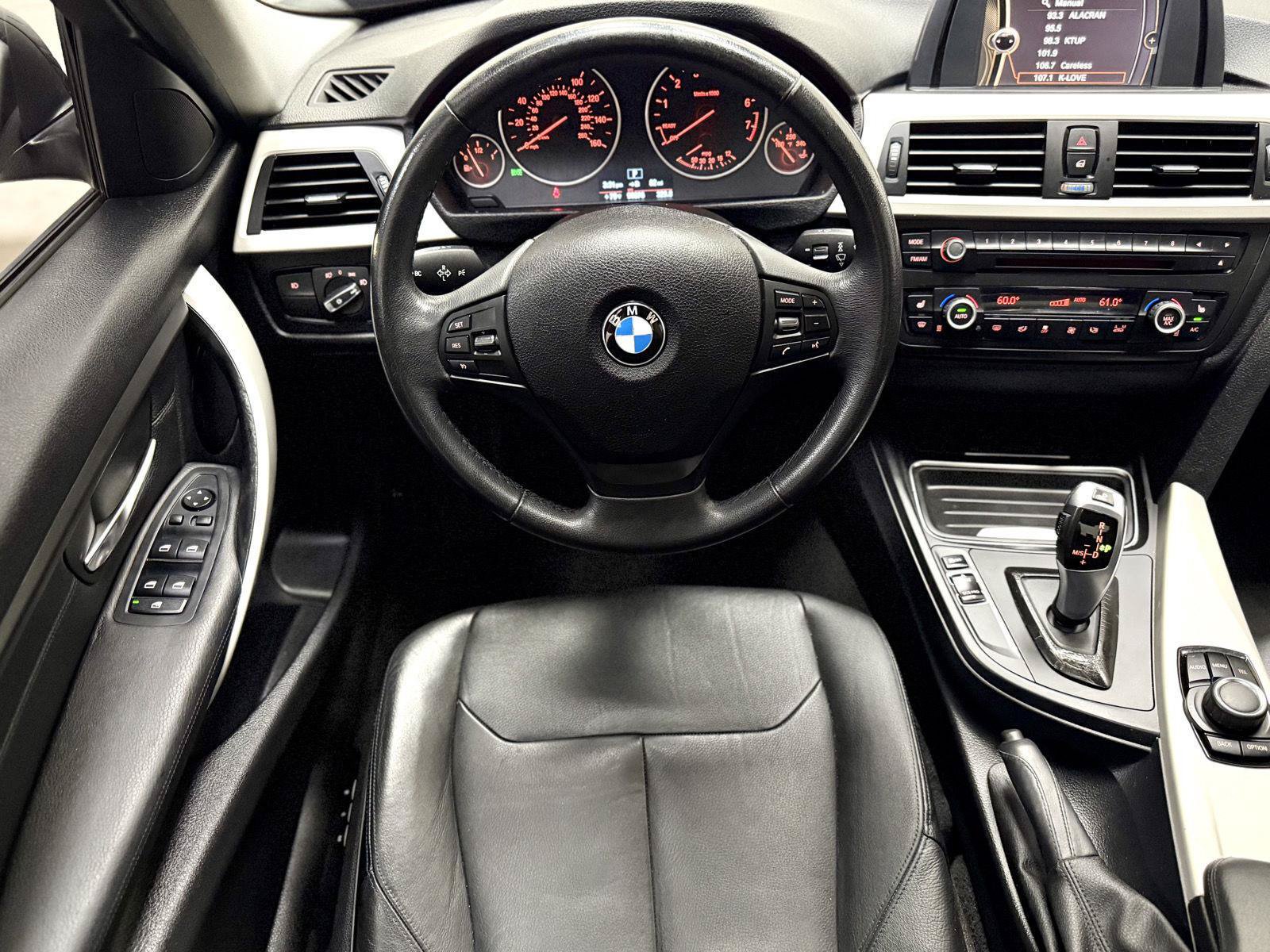 Used 2014 BMW 320i xDrive Sedan AWD/4WD image 2