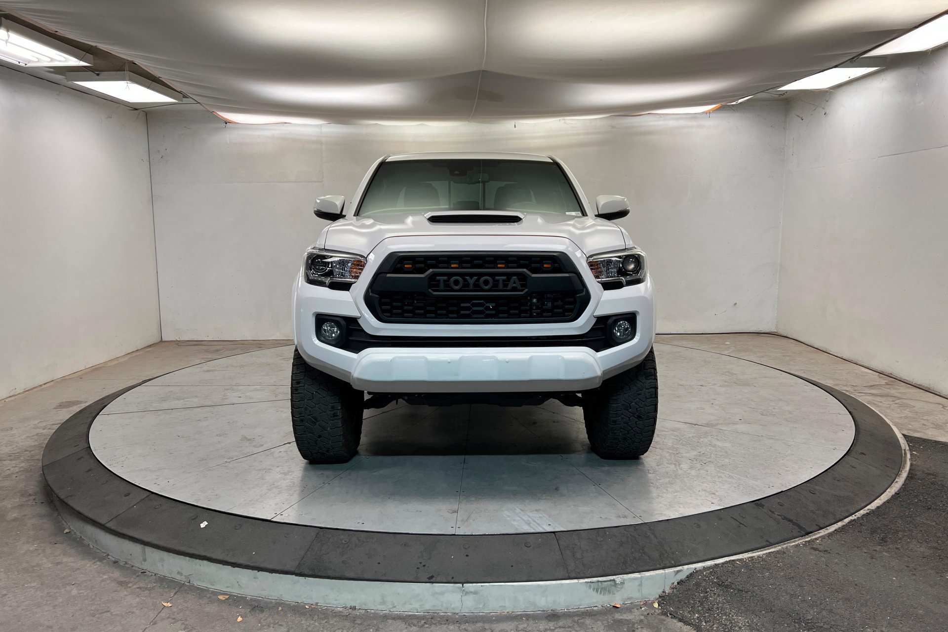 Used 2021 Toyota Tacoma TRD Sport w/ Technology Package image 9