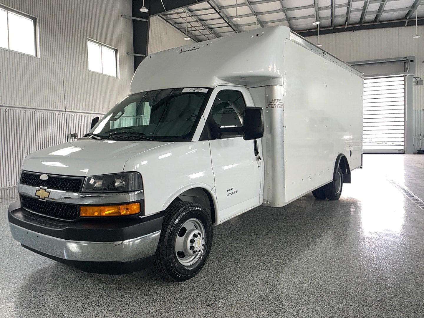 Used 2022 Chevrolet Express 4500 w/ Power Convenience Package RWD image 3