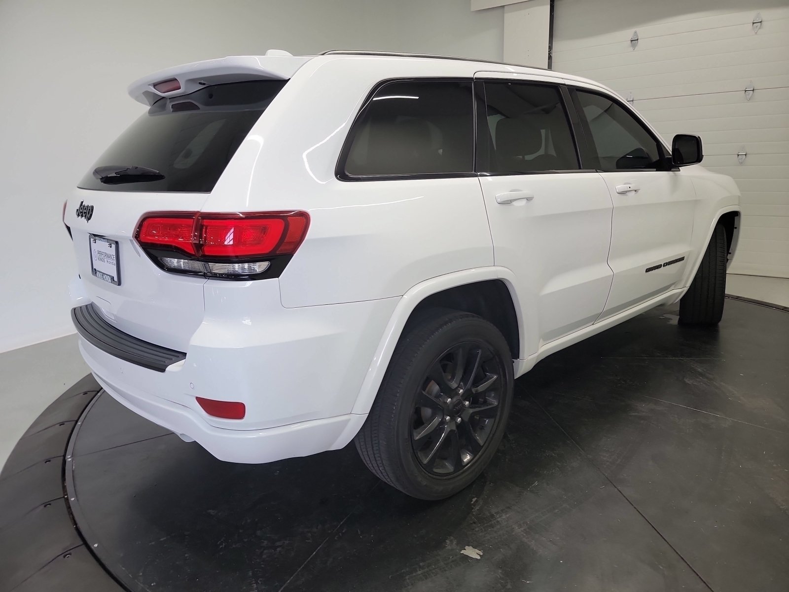 Used 2020 Jeep Grand Cherokee Altitude AWD/4WD image 9