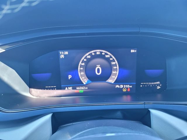 Used 2022 Volkswagen Taos SE w/ Panoramic Sunroof Package FWD image 23