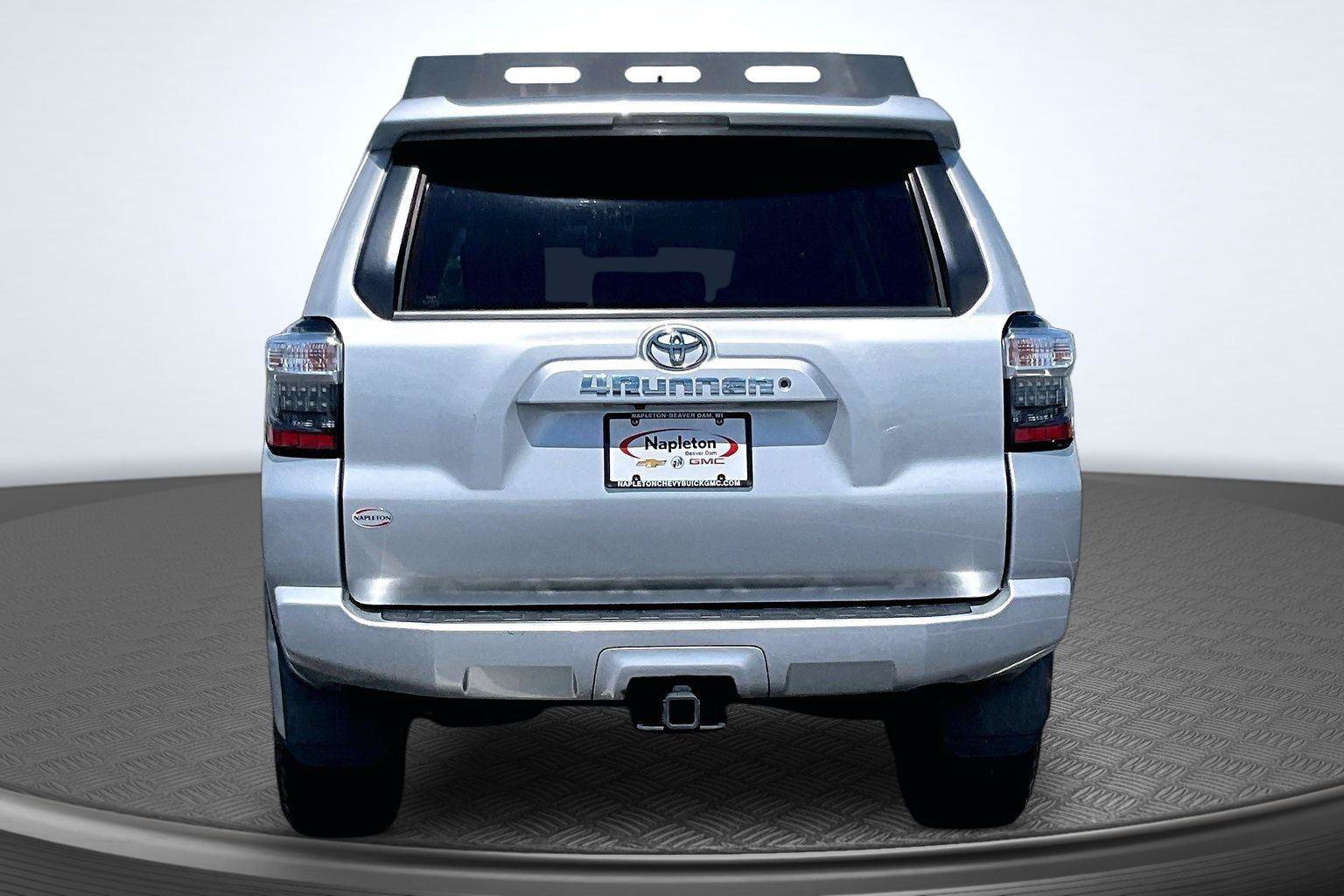 Used 2018 Toyota 4Runner SR5 AWD/4WD image 4