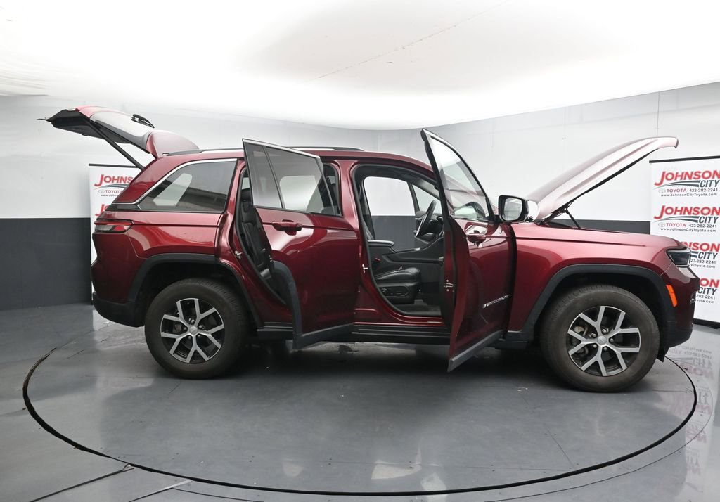 Used 2023 Jeep Grand Cherokee Limited AWD/4WD image 45