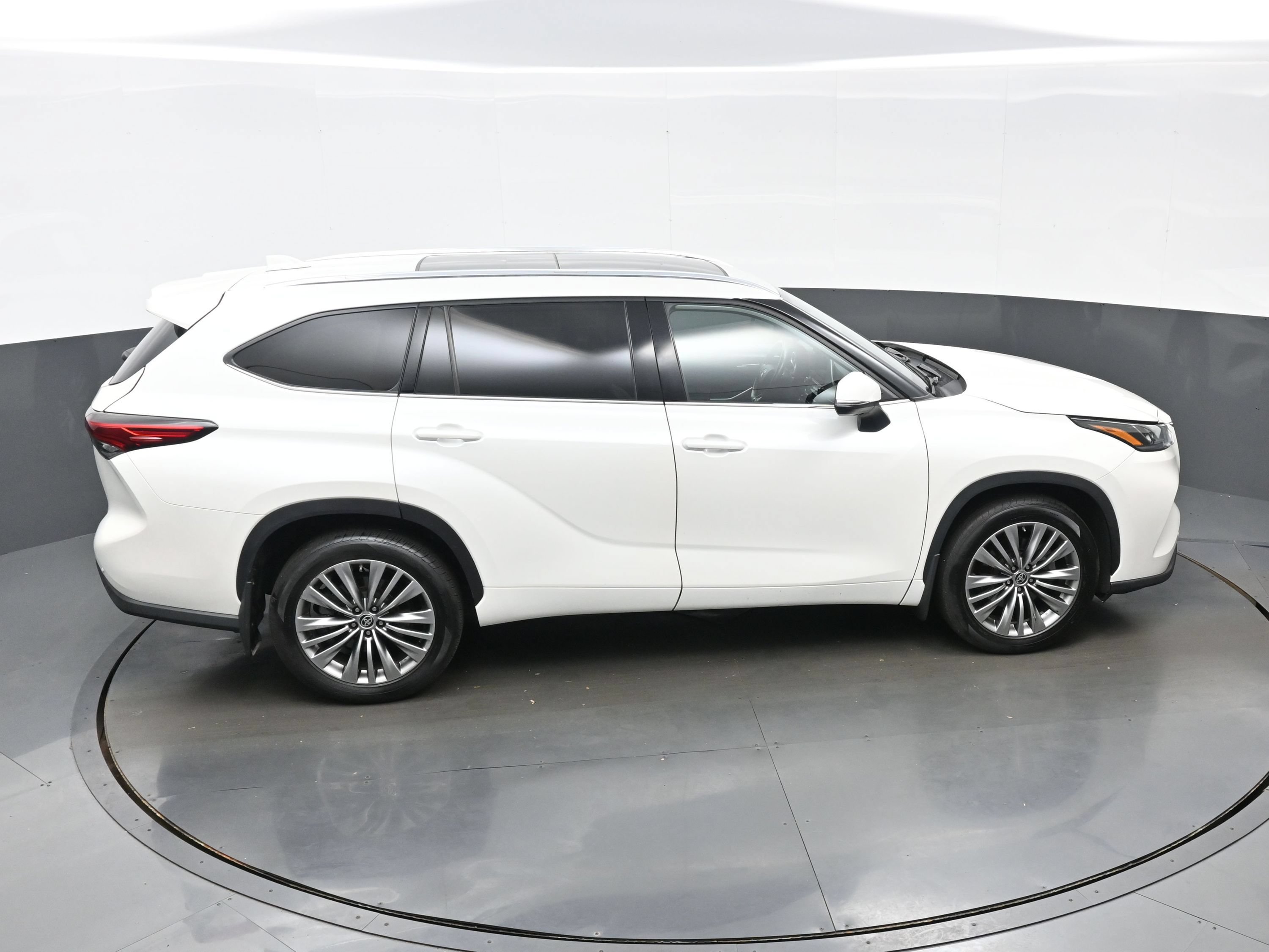 Used 2021 Toyota Highlander Platinum AWD/4WD image 40
