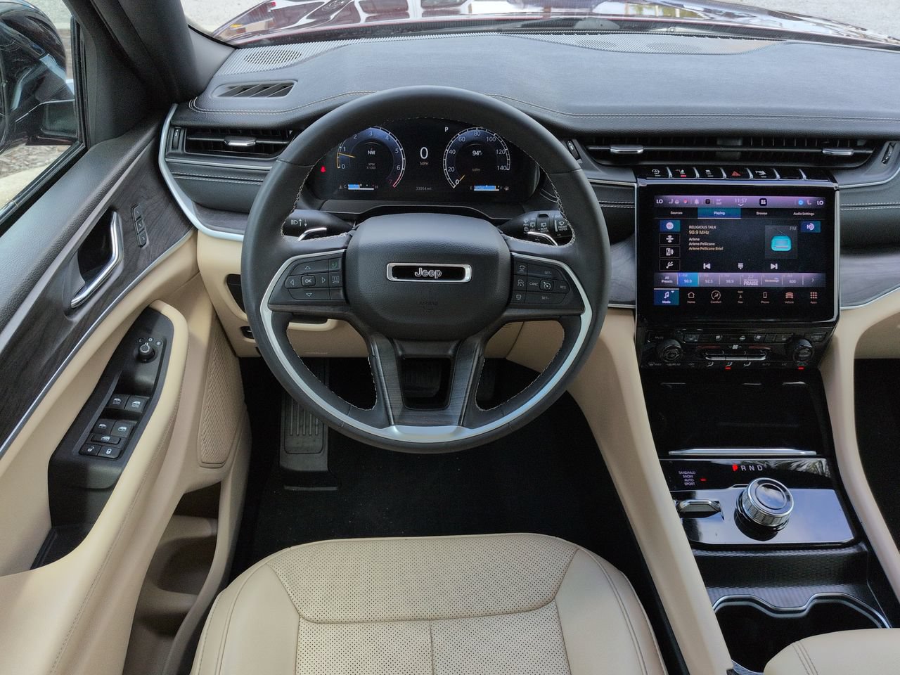 Used 2024 Jeep Grand Cherokee Limited w/ Luxury Tech Group II AWD/4WD image 16