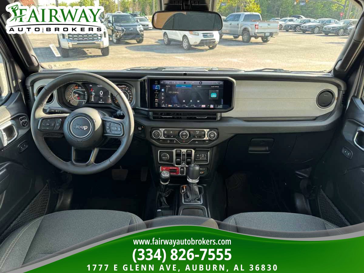 Used 2025 Jeep Wrangler Willys AWD/4WD image 14