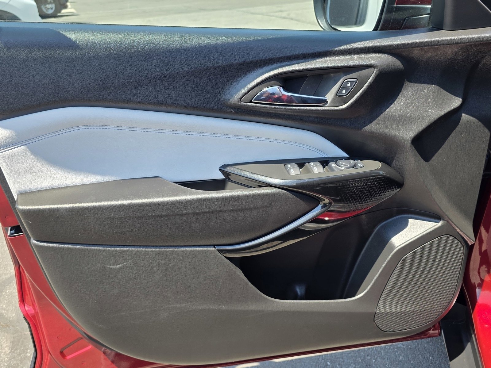 Certified 2025 Chevrolet Trax LT w/ Driver Confidence Package image 21