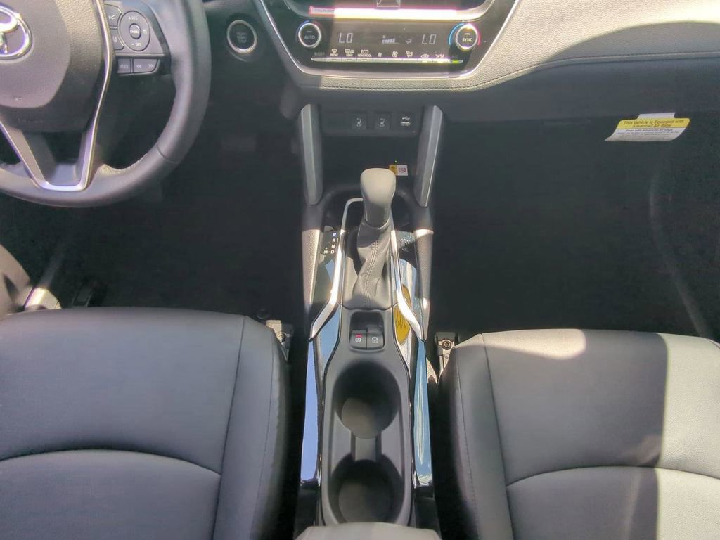 Used 2022 Toyota Corolla Cross XLE FWD image 16