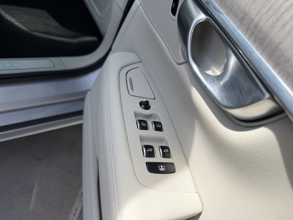 Used 2024 Volvo S90 B6 Plus w/ Protection Package Premier AWD/4WD image 39