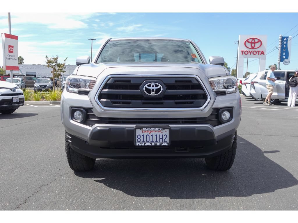 Used 2017 Toyota Tacoma SR5 w/ Tow Package AWD/4WD image 8