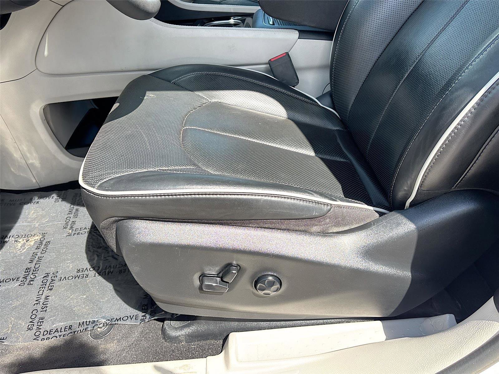 Used 2023 Chrysler Pacifica Limited image 19