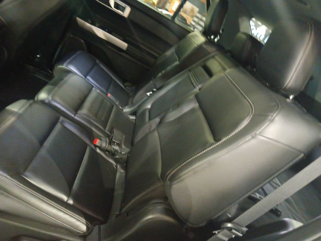 Used 2023 Ford Explorer XLT w/ Equipment Group 202A AWD/4WD image 7