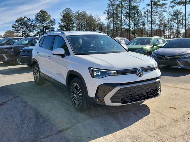 New 2026 Volkswagen Taos SE FWD image 3