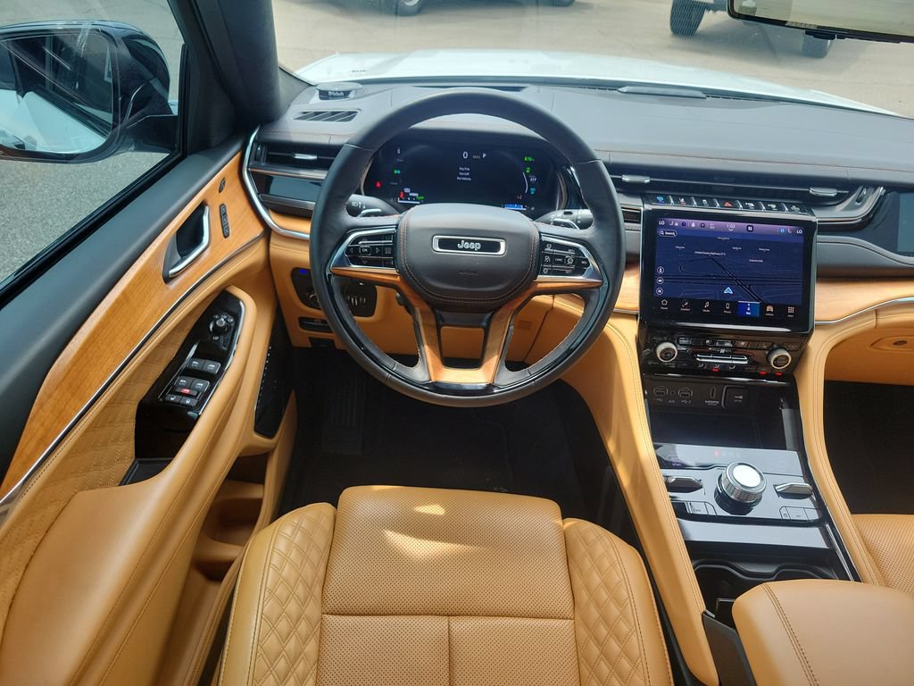 Used 2022 Jeep Grand Cherokee Summit AWD/4WD image 11