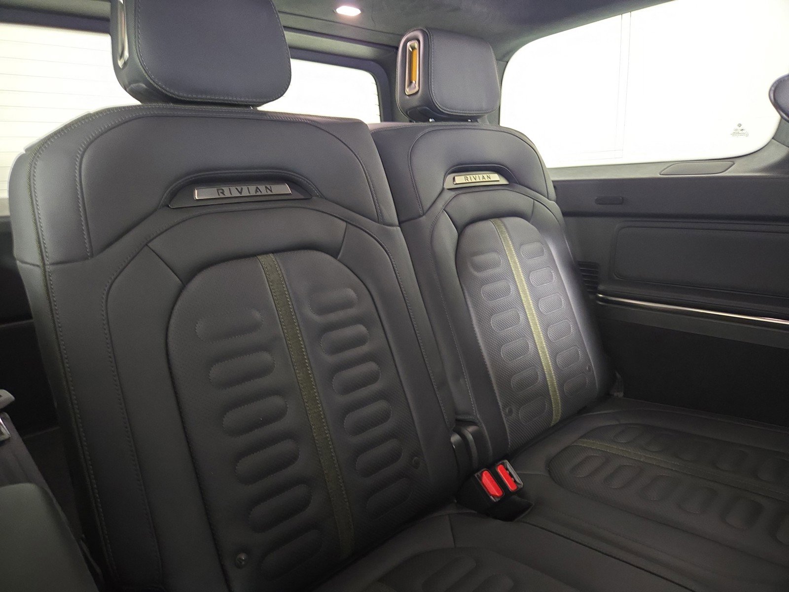 Used 2024 Rivian R1S Adventure AWD/4WD image 25