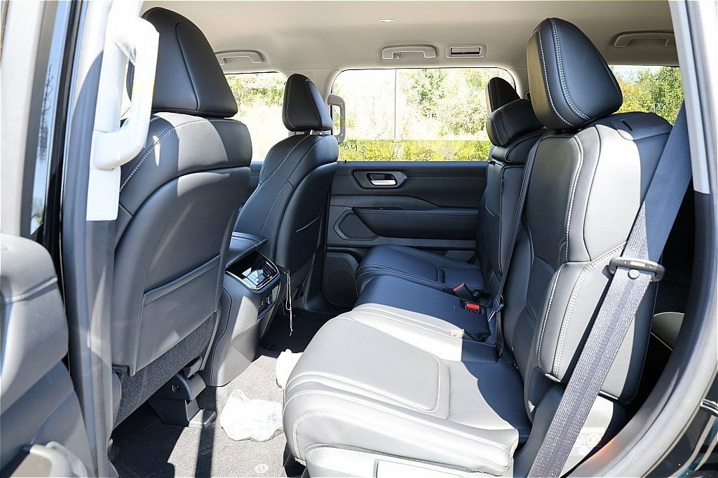 New 2026 Nissan Armada SV image 11