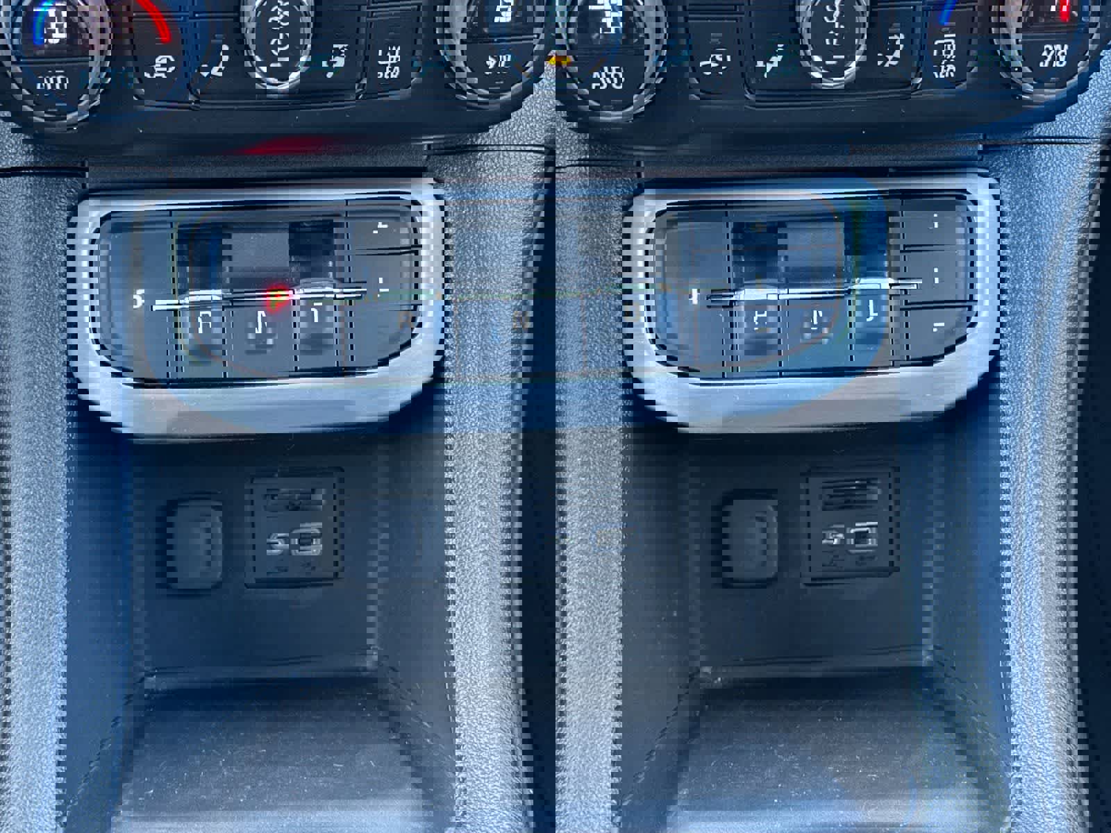 Used 2023 GMC Acadia SLT w/ Elevation Edition image 23