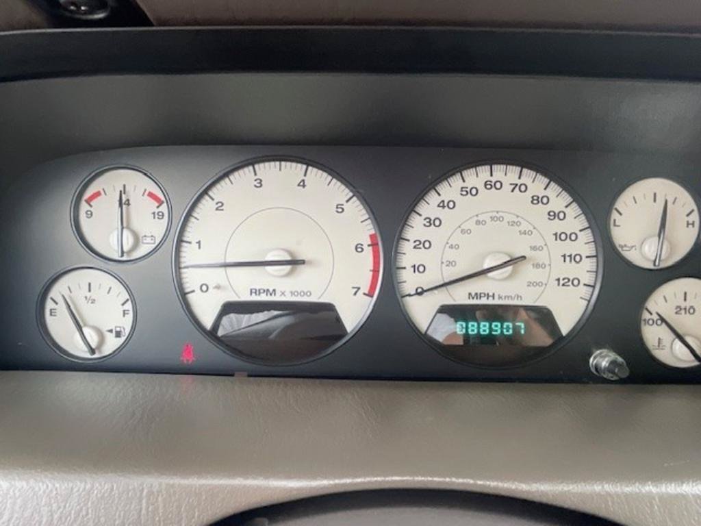 Used 2004 Jeep Grand Cherokee Limited w/ Cold Weather Group AWD/4WD image 10