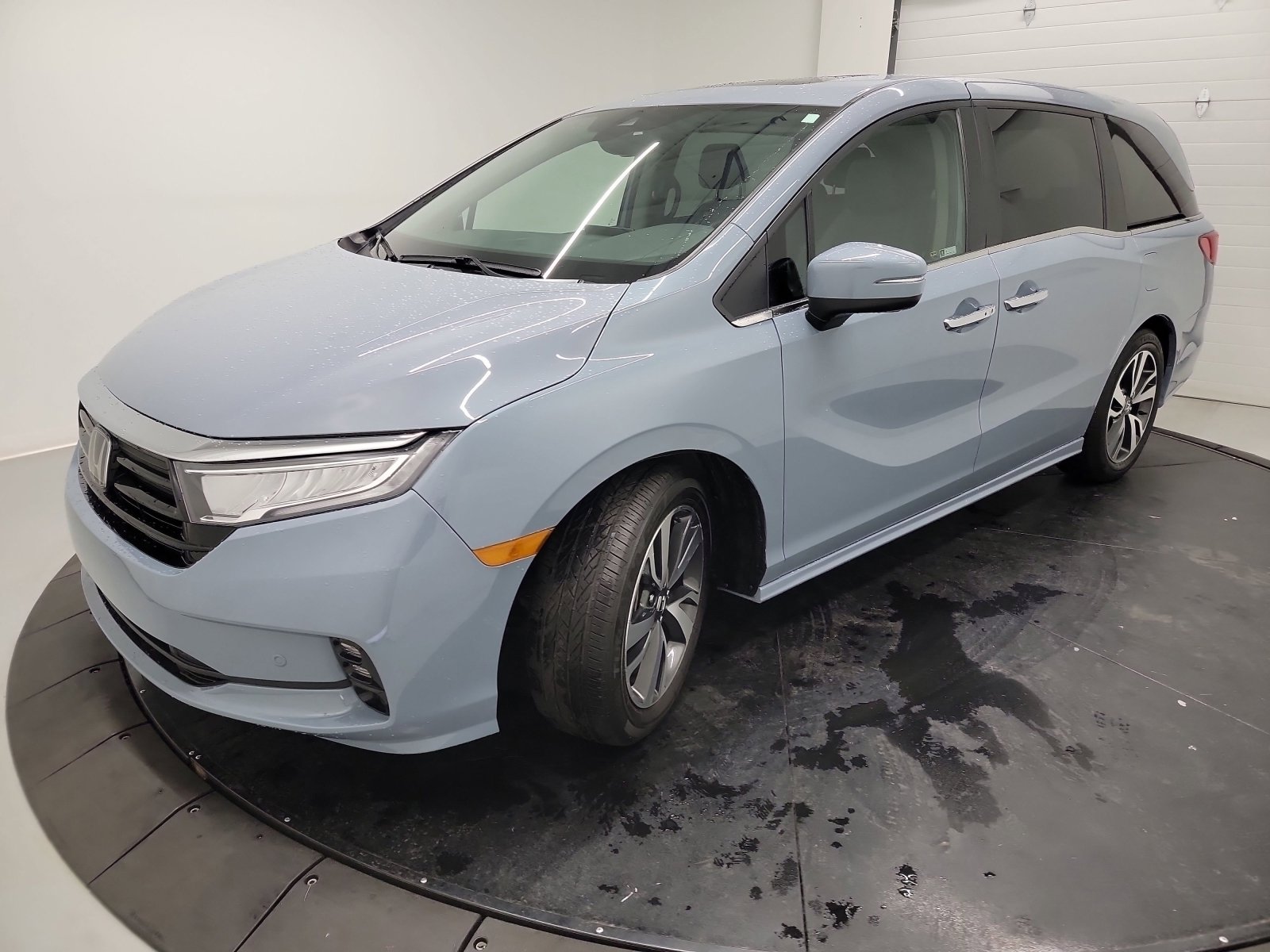 Certified 2023 Honda Odyssey Touring image 3