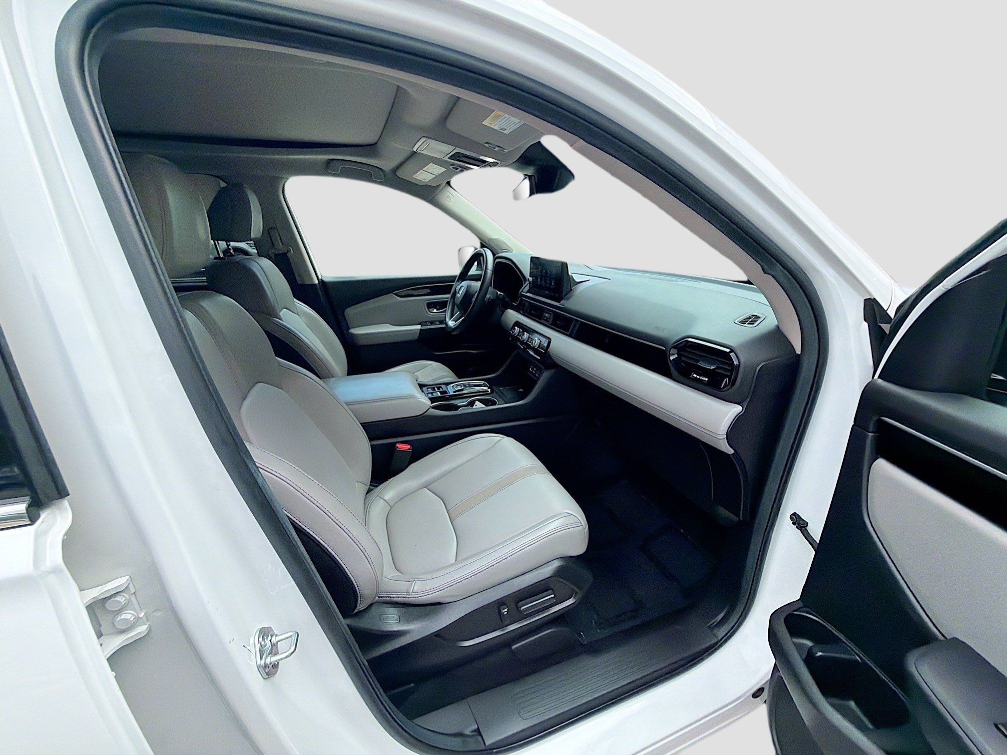 Used 2025 Honda Pilot Touring image 29