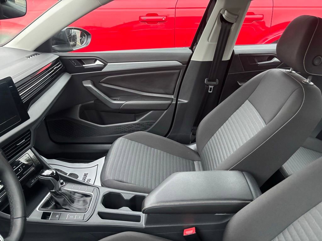Used 2025 Volkswagen Jetta S image 9