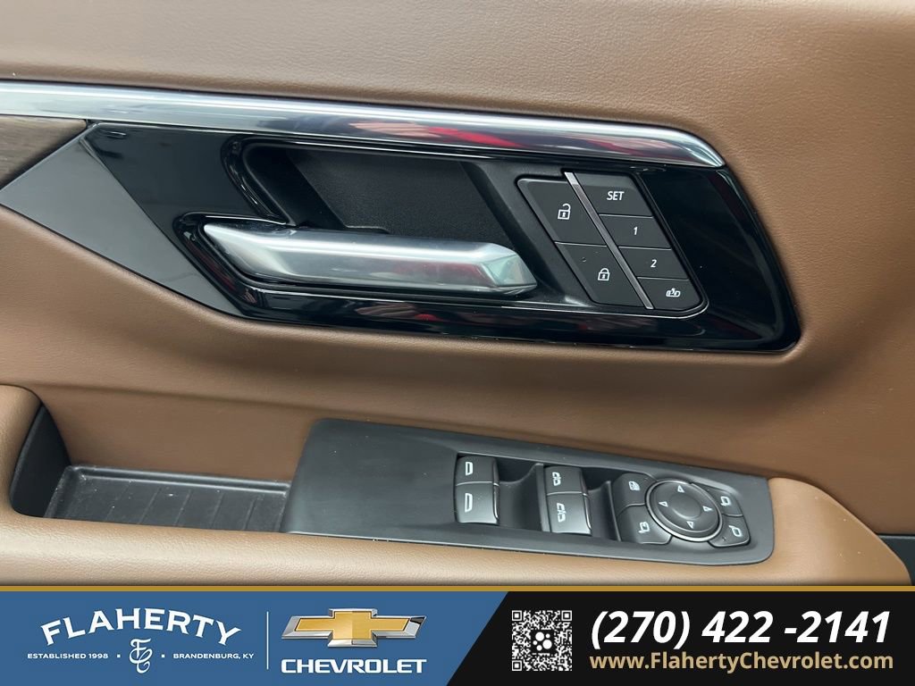 Used 2025 Chevrolet Suburban High Country image 22