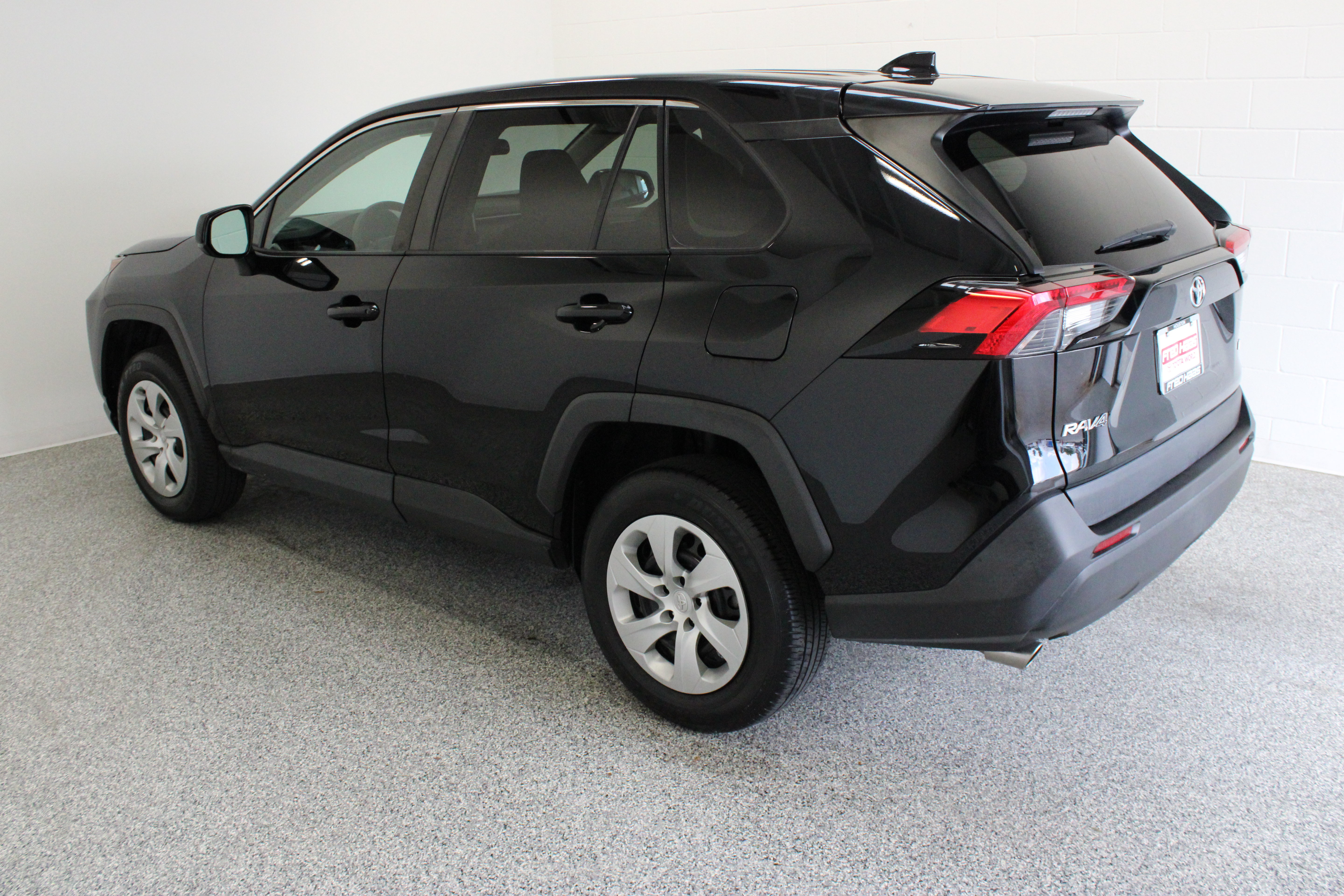Used 2023 Toyota RAV4 LE FWD image 9