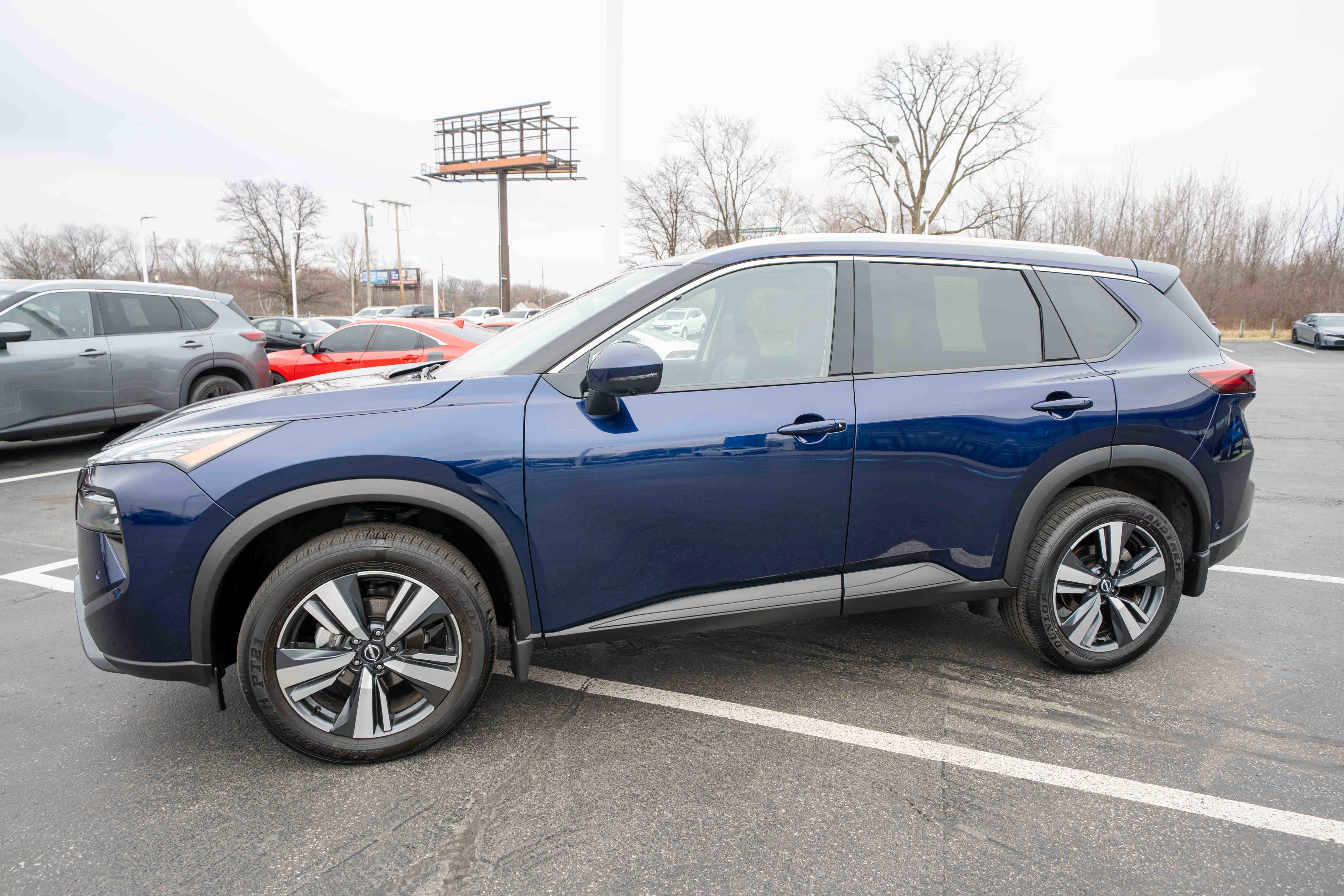 Used 2024 Nissan Rogue SL image 3