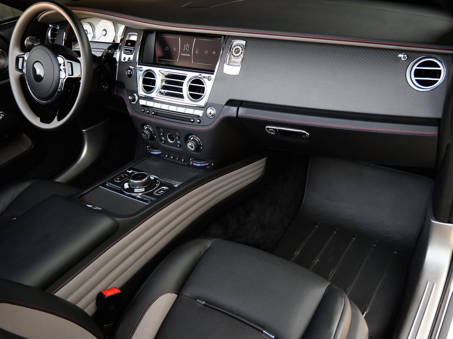 Used 2021 Rolls-Royce Dawn RWD image 17