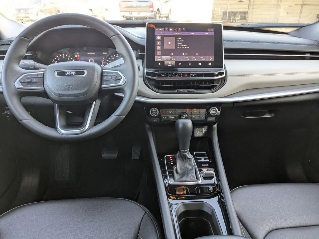 Used 2025 Jeep Compass Limited image 24
