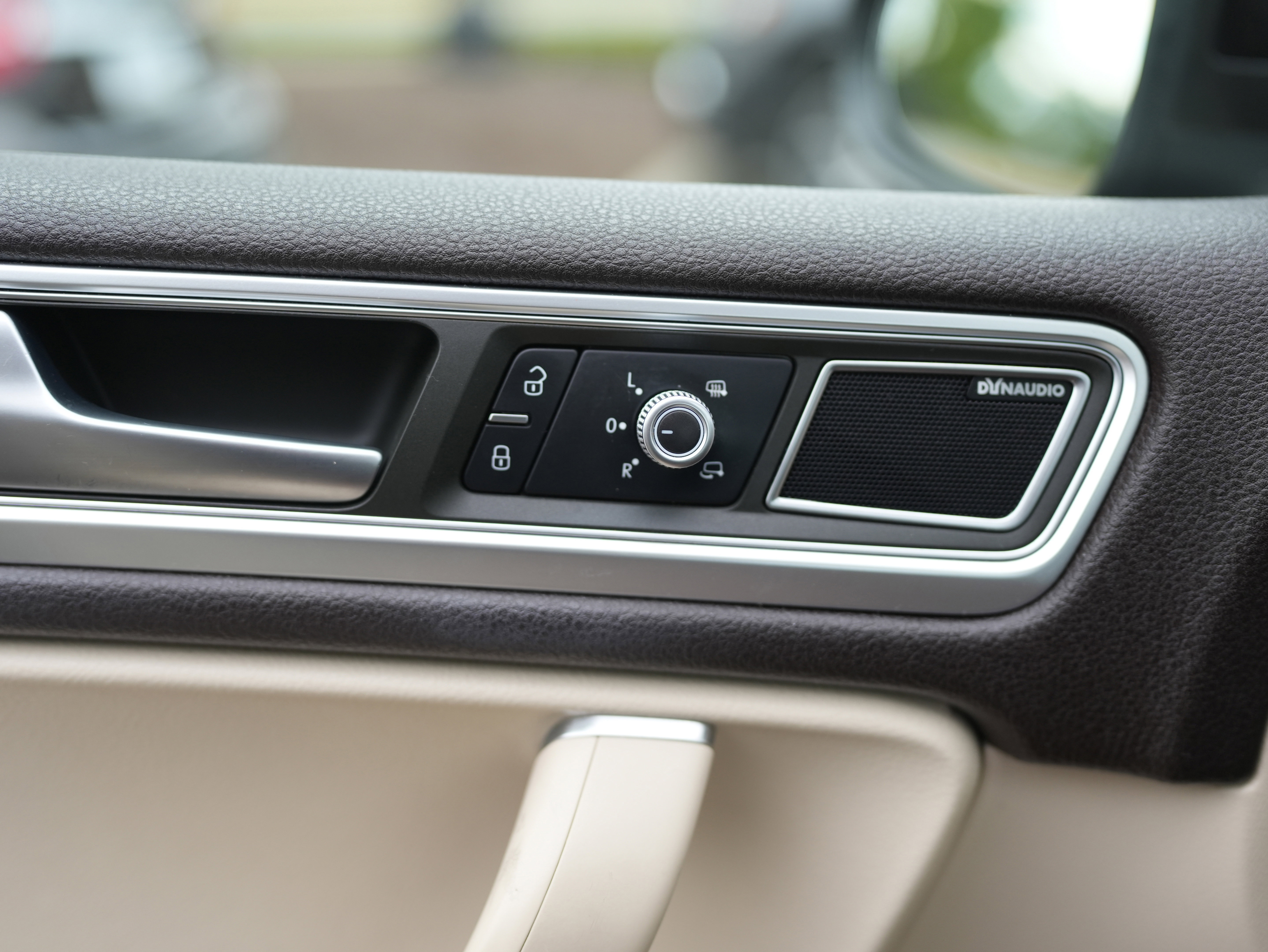Used 2015 Volkswagen Touareg Executive AWD/4WD image 28