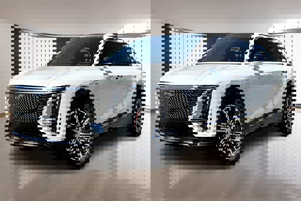 New 2025 Cadillac Lyriq Luxury