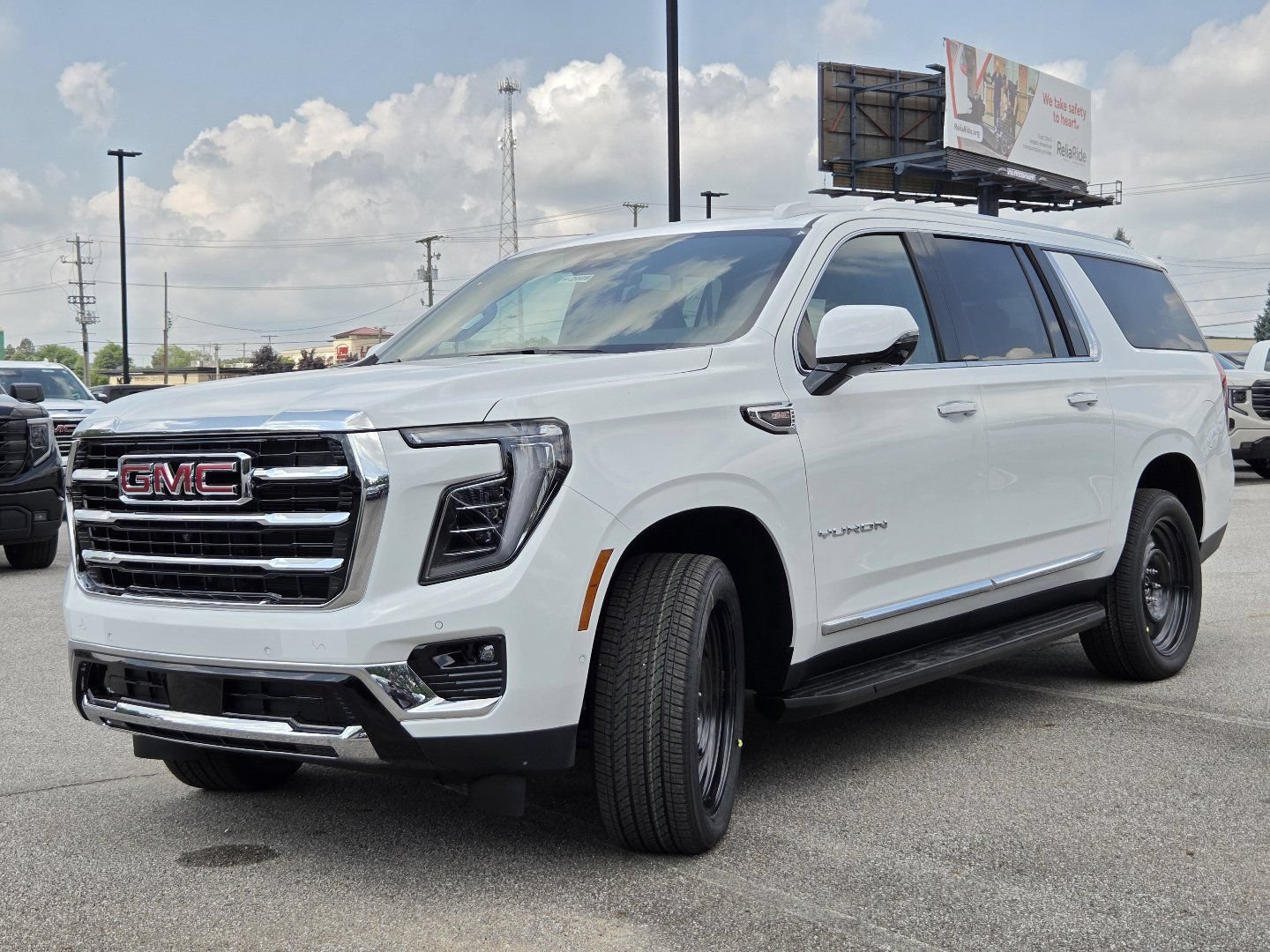 New 2026 GMC Yukon XL Elevation w/ LPO, Elevation Black Package AWD/4WD image 15