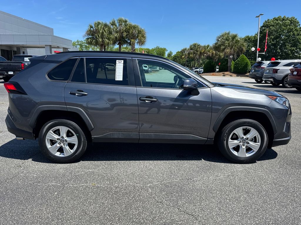 Used 2021 Toyota RAV4 XLE w/ Convenience Package FWD image 2