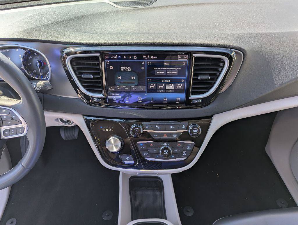 Used 2023 Chrysler Pacifica Touring-L FWD image 17