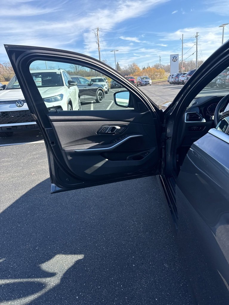 Used 2021 BMW 330i xDrive Sedan w/ Convenience Package image 21