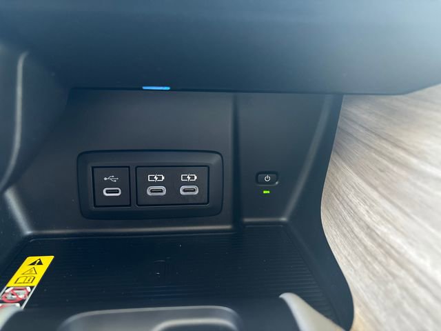 Used 2024 Toyota Venza XLE image 34