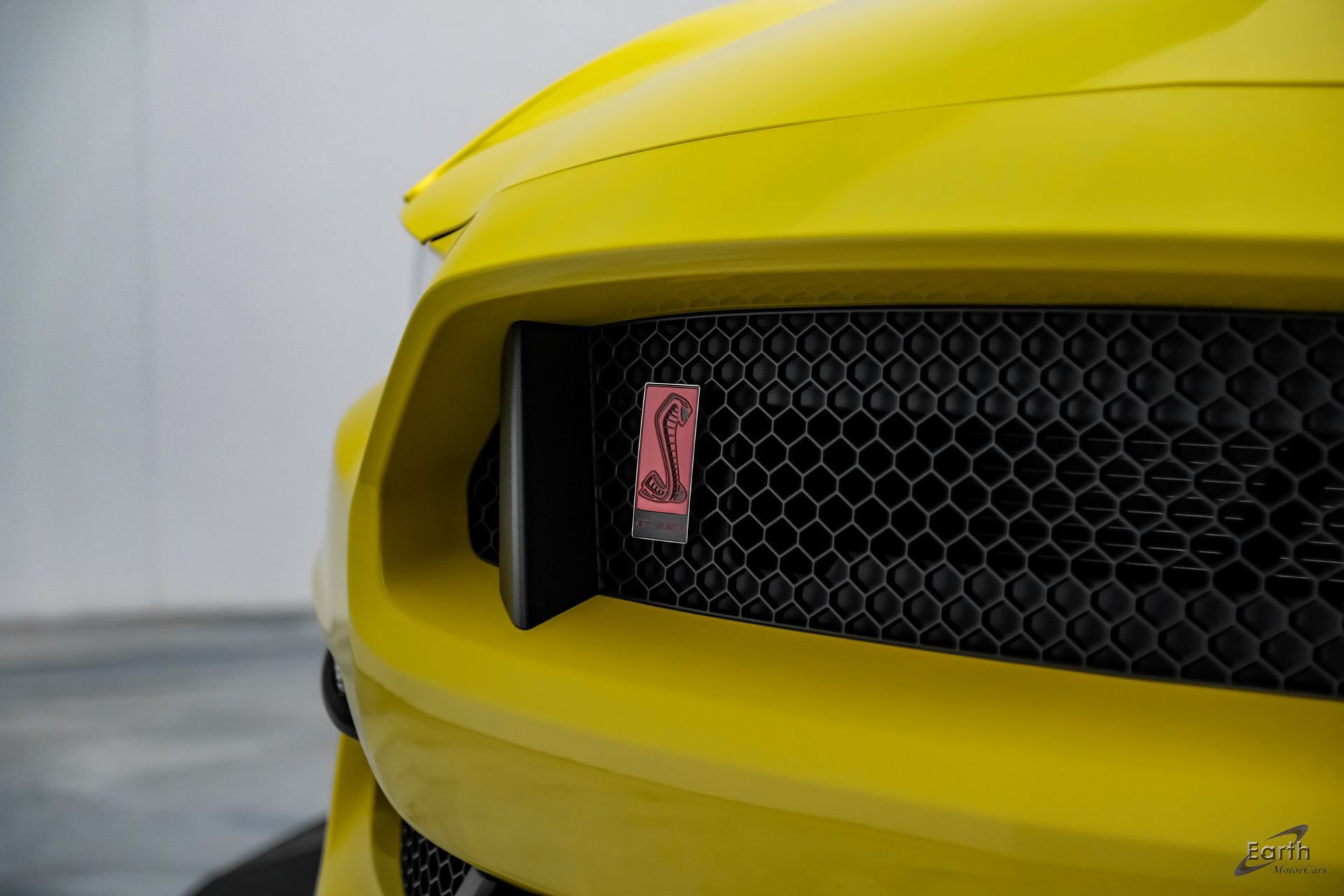 Used 2017 Ford Mustang Shelby GT350R w/ GT350R Equipment Group 920A RWD image 31