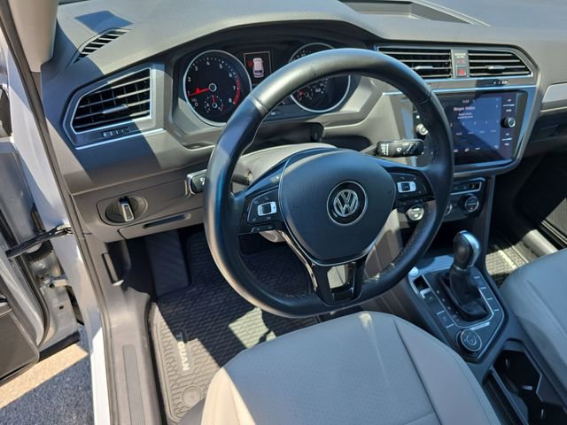 Used 2018 Volkswagen Tiguan SE AWD/4WD image 16