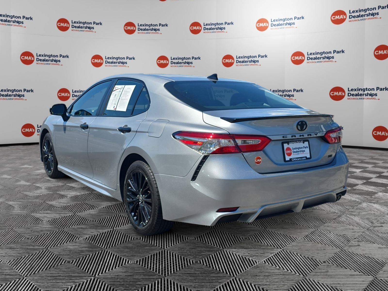 Used 2020 Toyota Camry SE FWD image 5