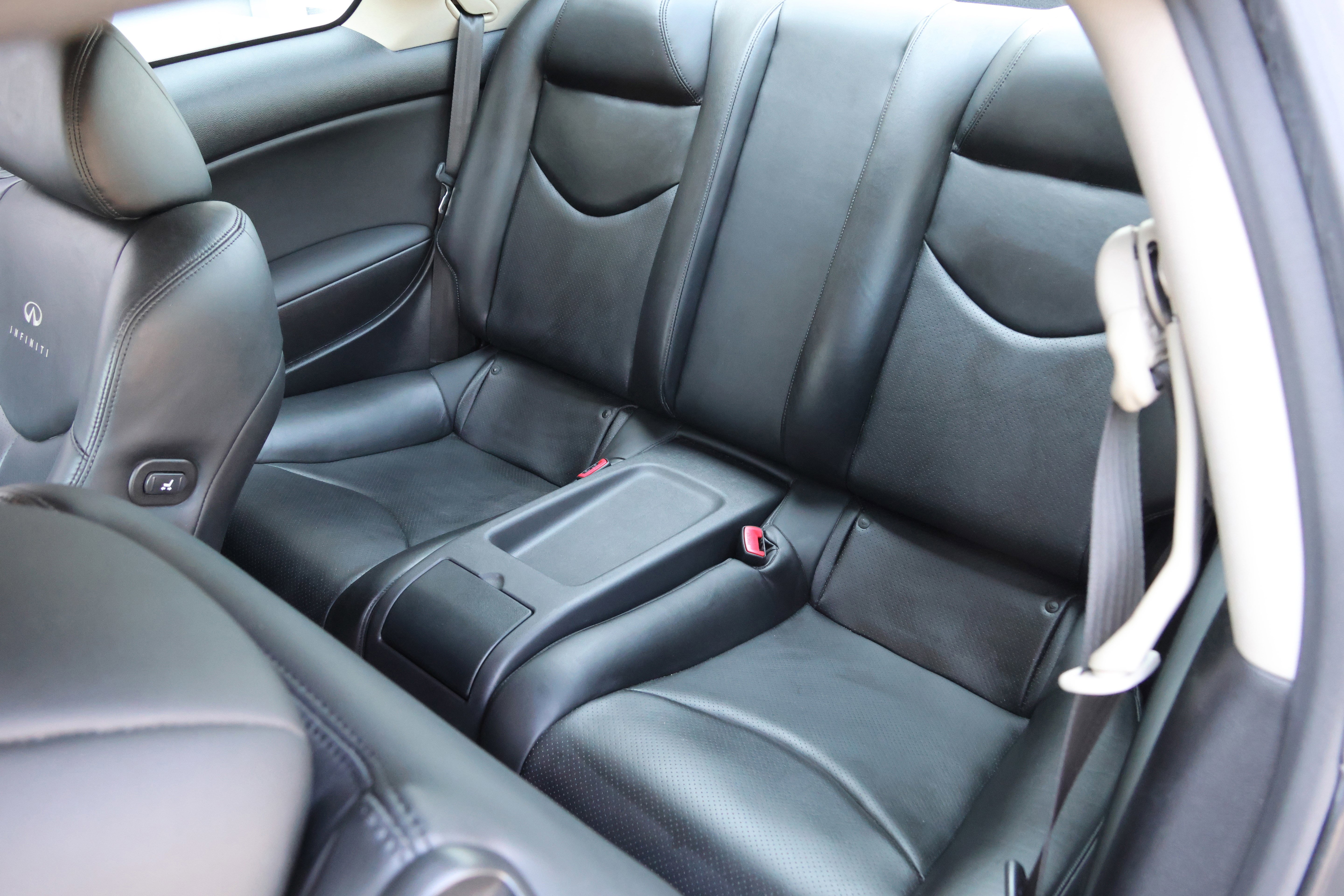 Used 2011 INFINITI G37 Coupe image 32