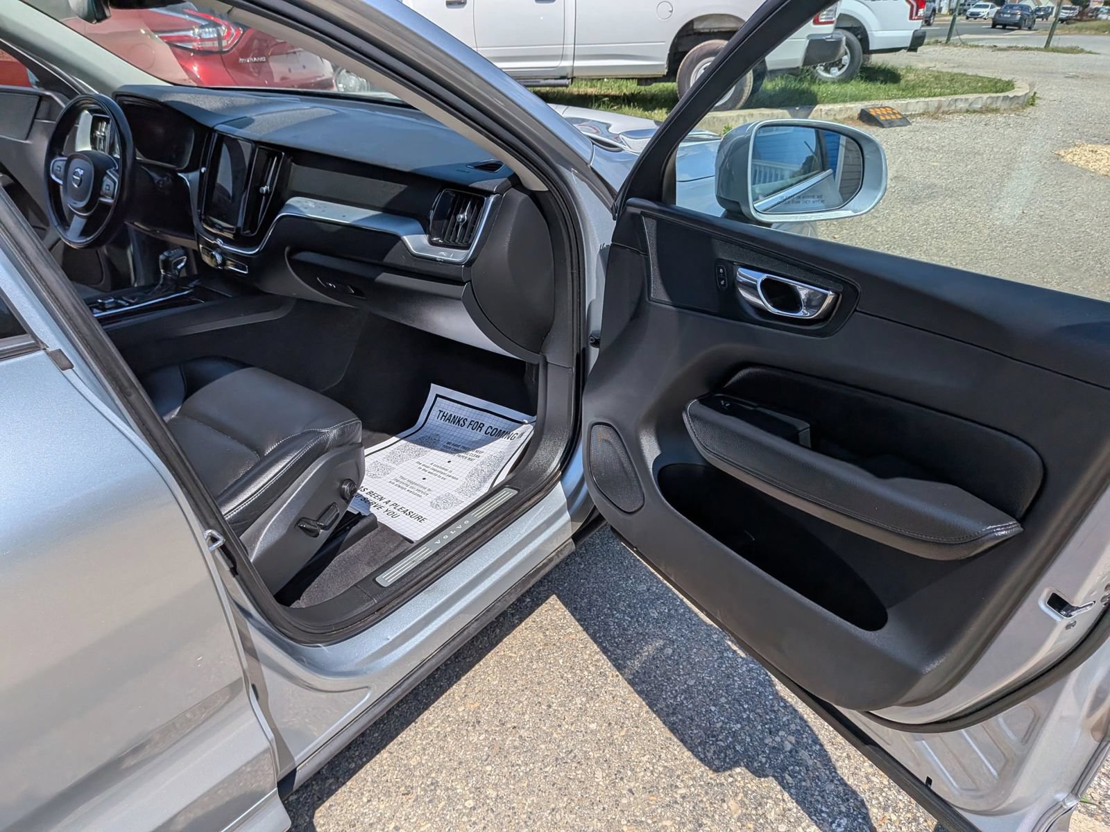 Used 2018 Volvo XC60 T6 Momentum w/ Convenience Package AWD/4WD image 44