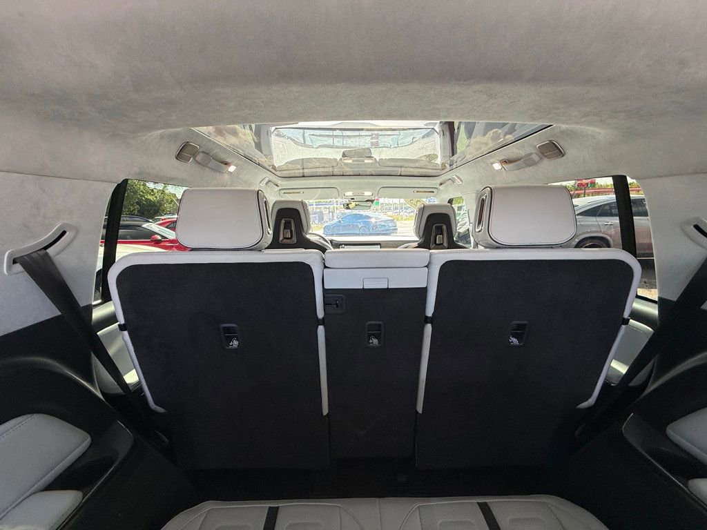 Used 2023 Rivian R1S Adventure image 30