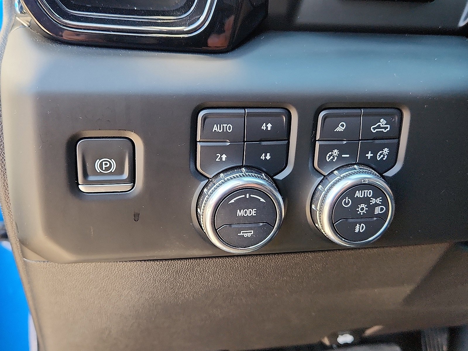 Used 2024 GMC Sierra 1500 AT4 w/ Technology Package image 17