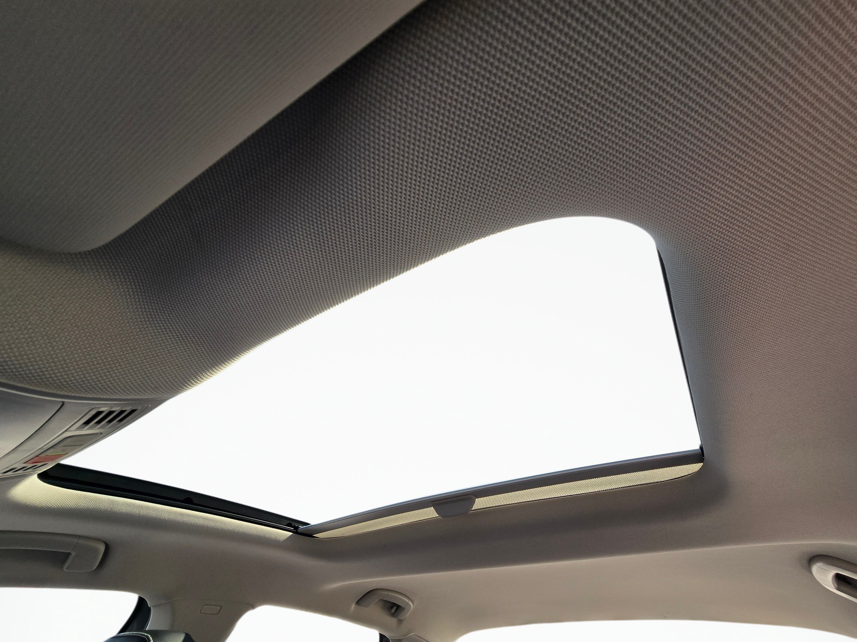 Used 2025 Volkswagen Jetta SE w/ Sunroof Package FWD image 45