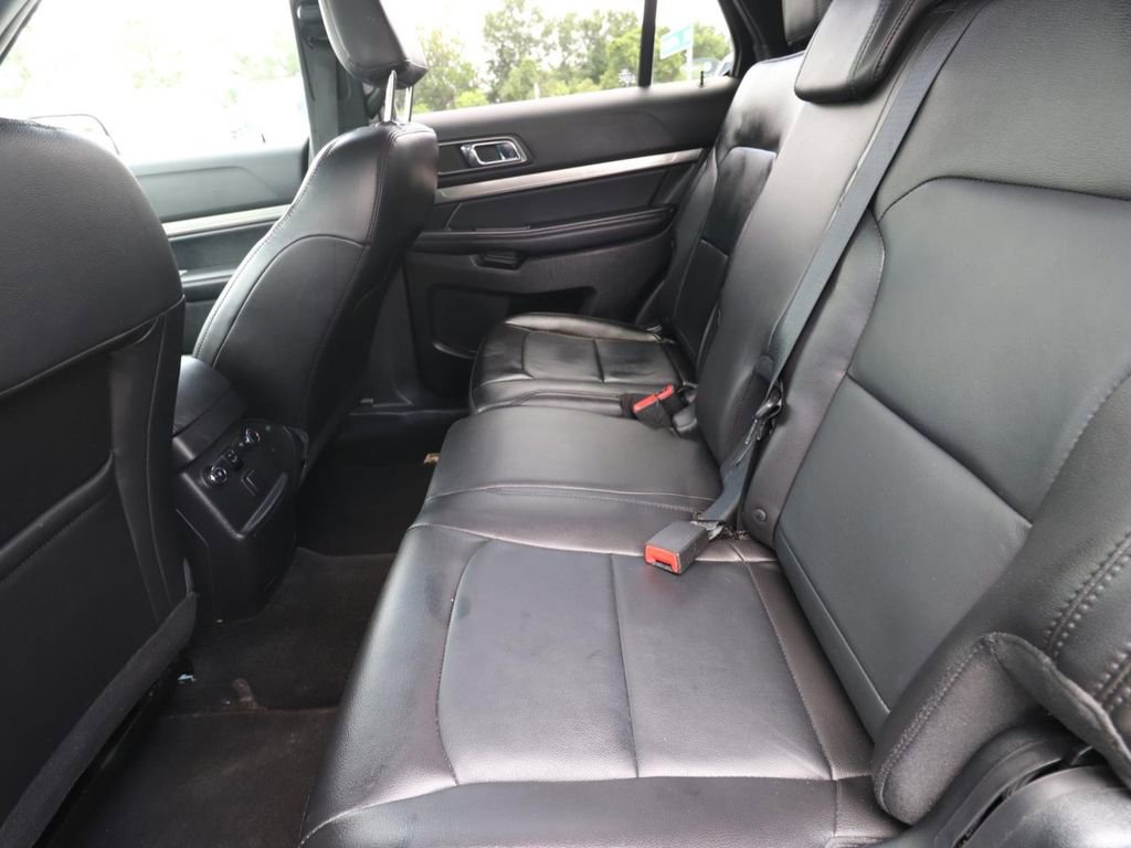 Used 2018 Ford Explorer XLT w/ Equipment Group 202A FWD image 9