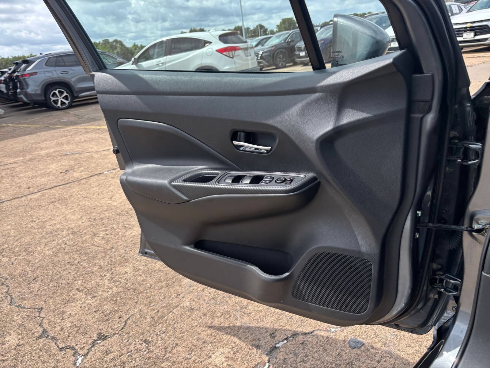 Used 2025 Nissan Versa SV FWD image 18