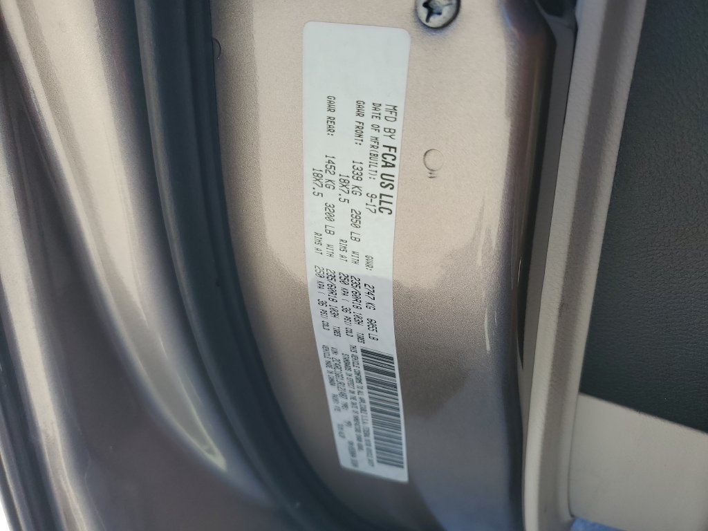 Used 2018 Chrysler Pacifica Limited w/ Advanced Safetytec Group FWD image 25