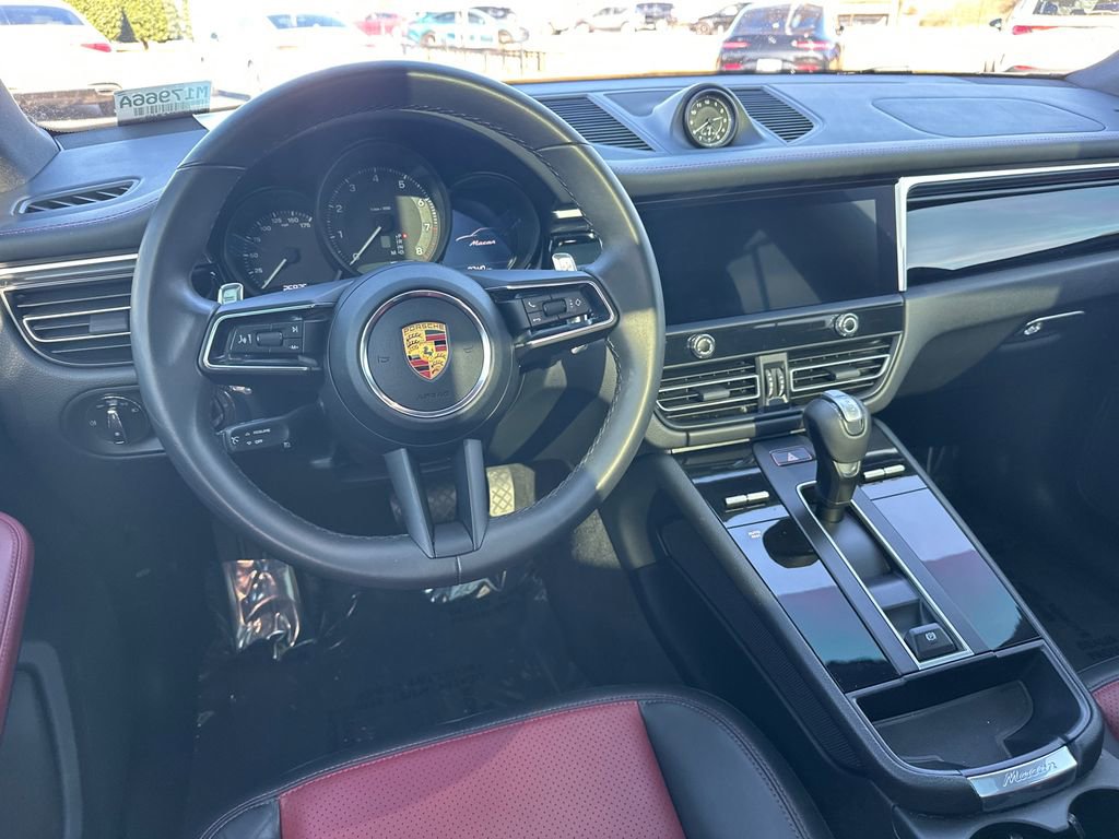 Used 2022 Porsche Macan Base image 23